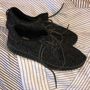 Yeezy 350 pirate black